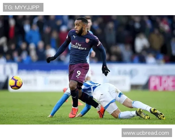 狼队与哈德斯菲尔德对决结果揭晓精彩瞬间回顾与分析