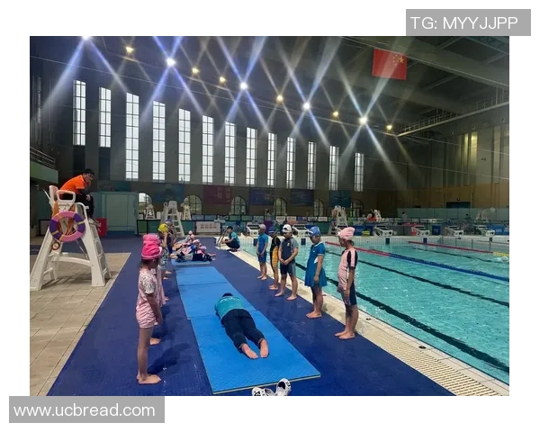 游泳健身：提升体能、塑造身形，畅享水中运动的全面健康益处