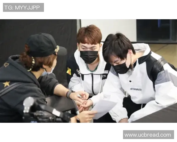 FPX战队在王者荣耀中的心理素质提升与团队协作的深度探讨