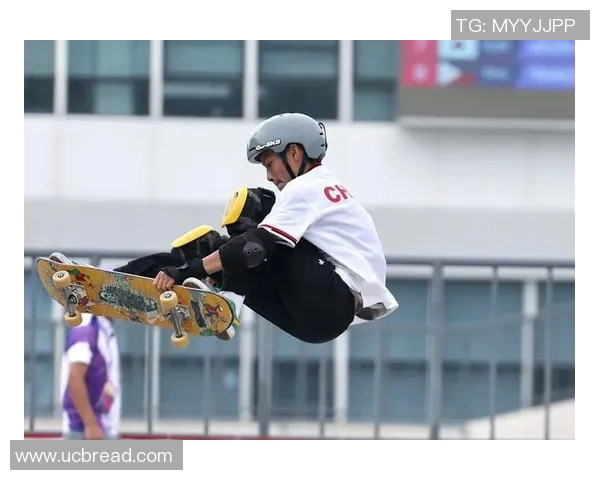 西安滑板队技术解析:从基础到高阶的滑板艺术与技巧探索 西安滑板队技术解析:从基础到高阶的滑板艺术与技巧探索