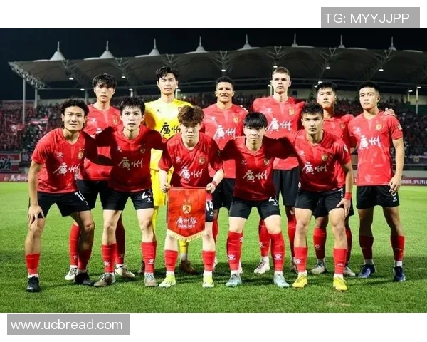 广州足球队状态变革引发热议球迷期待新篇章的崛起与挑战 广州足球队状态变革引发热议球迷期待新篇章的崛起与挑战